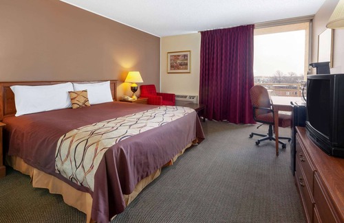 Brook Park Hotel | Travelodge by Wyndham Cleveland Airport