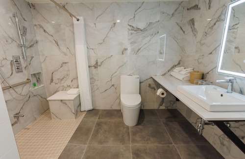 Plateau Hotel | Travelodge by Wyndham Hotel & Convention Centre Quebec City