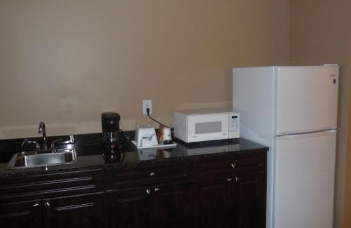 Kamloops Hotel | Travelodge by Wyndham Kamloops Mountview