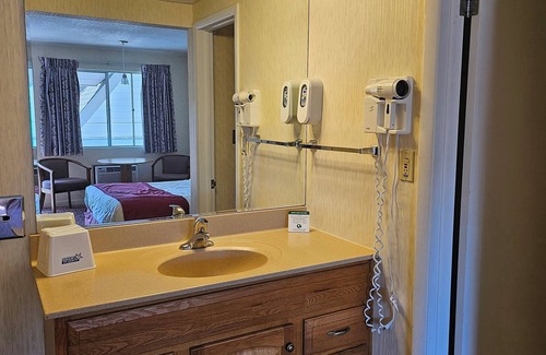 Mackinaw City Hotel | Travelodge by Wyndham Mackinaw City