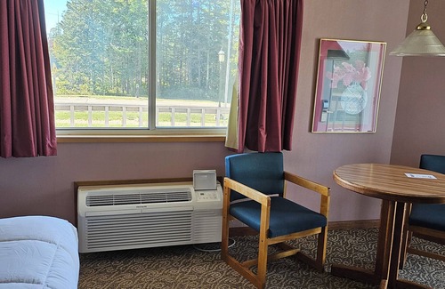 Mackinaw City Hotel | Travelodge by Wyndham Mackinaw City