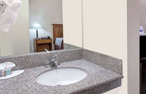 Lamanda Park Hotel | Travelodge by Wyndham Pasadena Central
