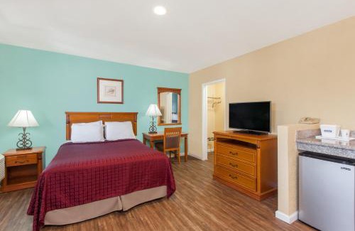 Midway District Hotel | Travelodge by Wyndham San Diego SeaWorld
