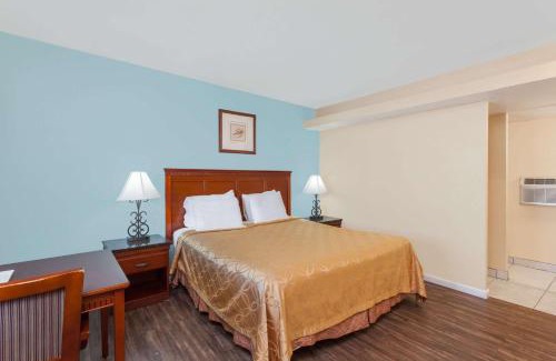 Midway District Hotel | Travelodge by Wyndham San Diego SeaWorld