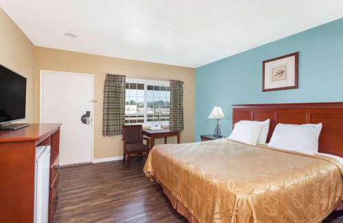 Midway District Hotel | Travelodge by Wyndham San Diego SeaWorld
