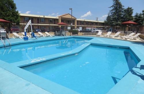Central Colorado Springs Hotel | TravelStar Inn & Suites