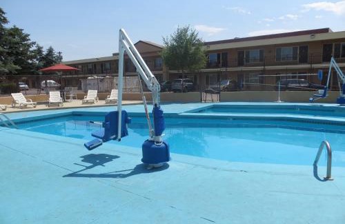 Central Colorado Springs Hotel | TravelStar Inn & Suites
