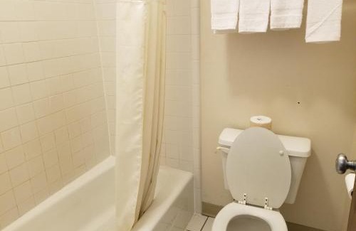 Central Colorado Springs Hotel | TravelStar Inn & Suites