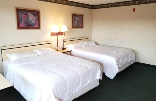 Central Colorado Springs Hotel | TravelStar Inn & Suites
