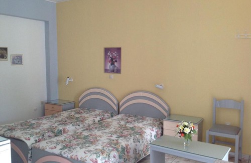 Poros Apartment | Travlos Studios