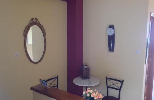 Poros Apartment | Travlos Studios