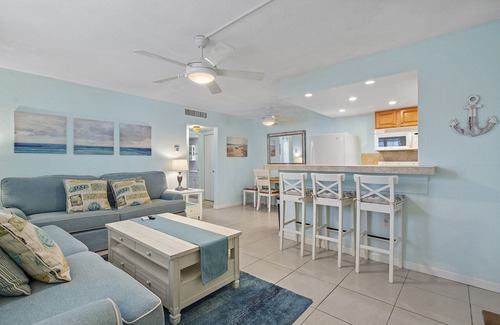Treasure Island Condo | Treas Is St Pete Short Long Term 2 Blks Beach Heated Pool King Bed Boat Slip 1