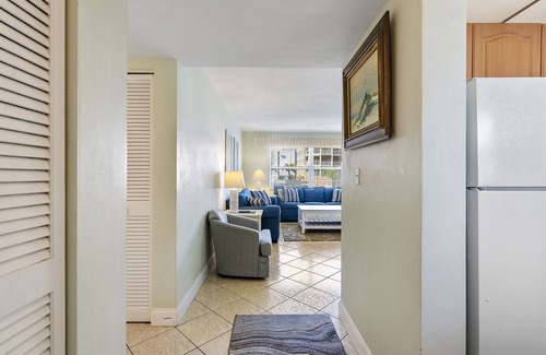 Treasure Island Condo | Treas Is St Pete Short Long Term 2 Blks Beach Heated Pool King Bed Boat Slip 9