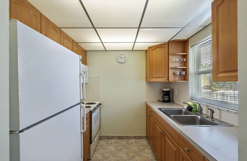 Treasure Island Condo | Treas Is St Pete Short Long Term 2 Blks Beach Heated Pool King Bed Boat Slip 9