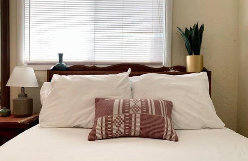 Helena House | Treasure State Cottage - centrally located