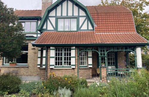 Assebroek Bed & Breakfast | Tree & B