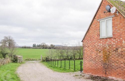 Eaton Mascott House | Tree House Barn