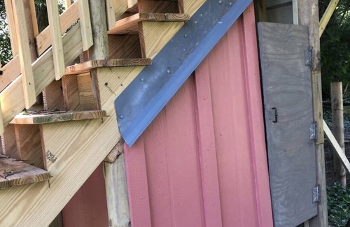 Indianapolis Cabin | Tree house w/private hot tub on an urban farm! just 10 minutes from downtown!