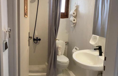 Kato Stalos Apartment | Tree of Life Art Hotel