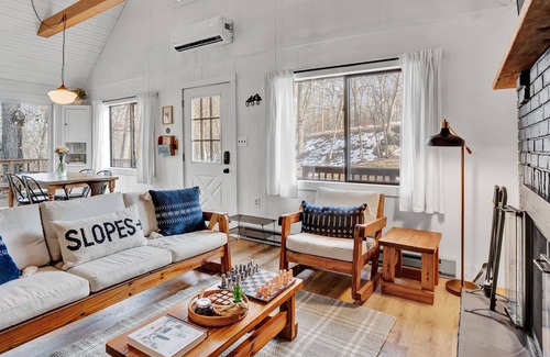 Rowland Ski Chalet | Tree Top Chalet | Pocono Mountains | Ski Big Bear