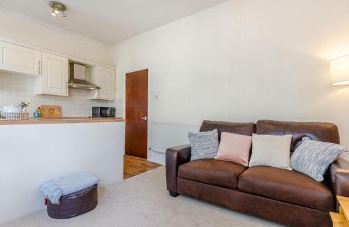 Scarborough Apartment | Tree Tops