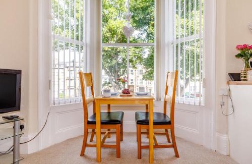 Scarborough Apartment | Tree Tops