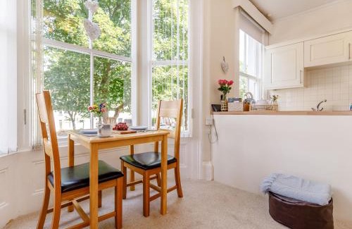 Scarborough Apartment | Tree Tops