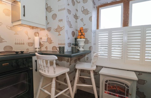 Broadway Cottage | TREE TOPS, pet friendly, character holiday cottage in Broadway