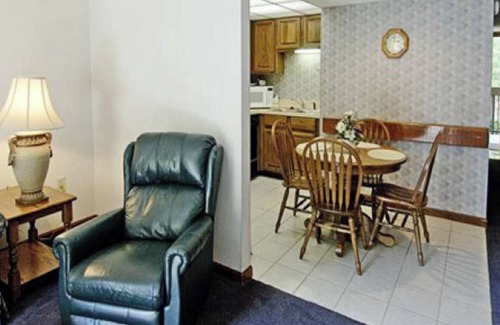 Gatlinburg Condo | Tree Tops Resort 2br Suite Sunday Check-In
