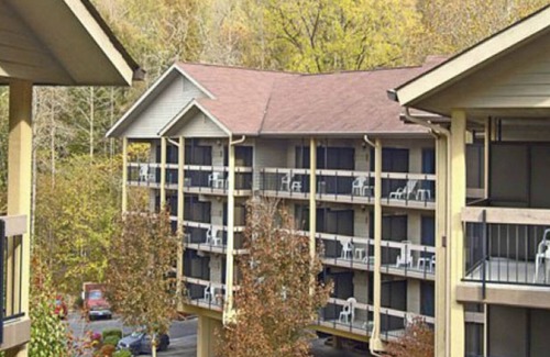 Gatlinburg Condo | Tree Tops Resort 2br Suite Sunday Check-In