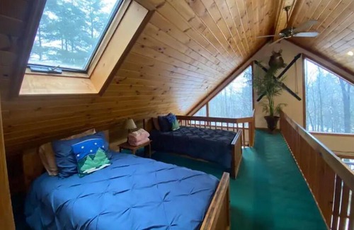 Wevertown House | Tree Tops. Sleeps 12. 20 minutes to Lake George. 5 minutes to Gore Mountain!