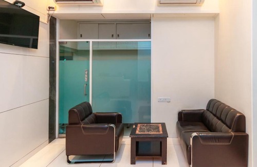 Jogeshwari West Hotel | Treebo Laaiba Residency