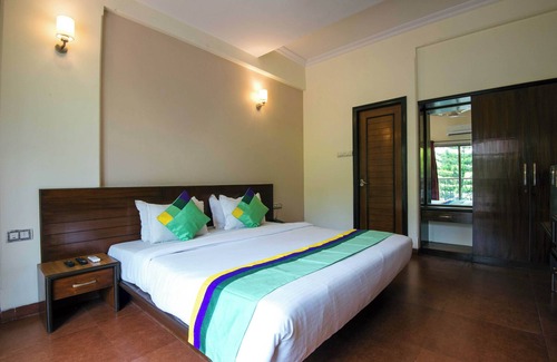 Lonavala Hotel | Treebo Reveniir Resort with Pool