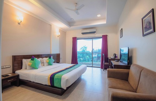 Lonavala Hotel | Treebo Reveniir Resort with Pool