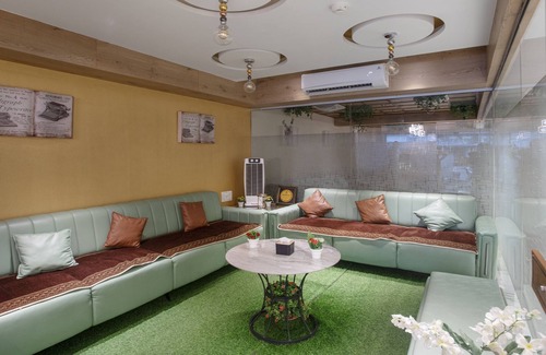 Surat Hotel | Treebo Urban, 1 Km From Railway Station