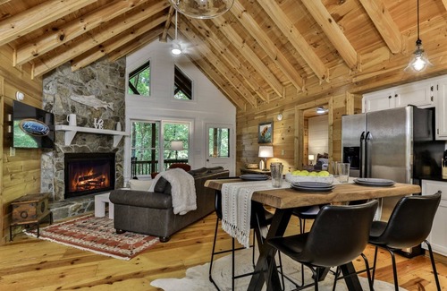Cherry Log Cabin | Treehouse At Rock Creek
