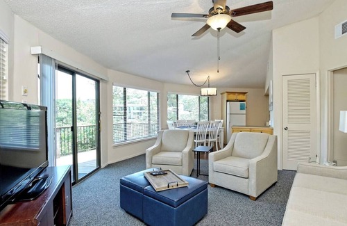Lakeway House | Treehouse Bungalow - Shared Community Pool/Hot Tub #17