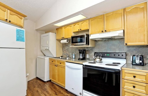 Lakeway House | Treehouse Bungalow - Shared Community Pool/Hot Tub #17