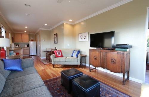 Paso Robles Cottage | Treetop Cottage - Unstoppable View!