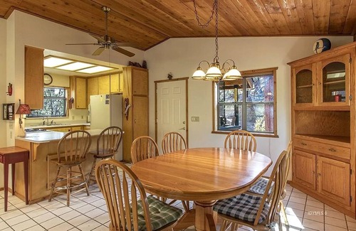 Pine Cove Cabin | Treetop Getaway in the Ponderosa Pines