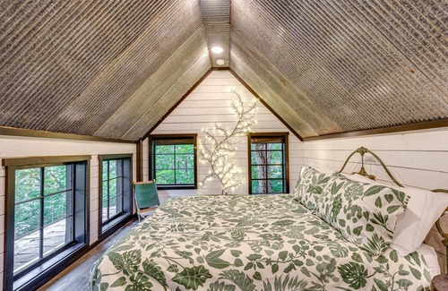 Chattanooga Cabin | Treetop Hideaways: The Wood Lily Treehouse