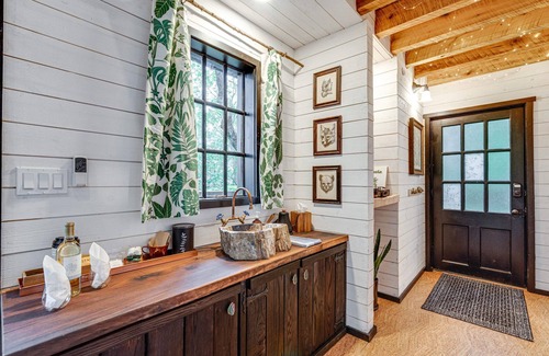Chattanooga Cabin | Treetop Hideaways: The Wood Lily Treehouse