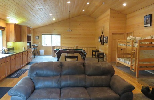 Island Park Cabin | Treetop Loft-28 miles to Yellowstone