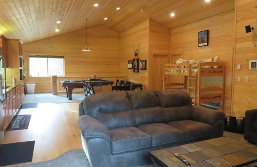 Island Park Cabin | Treetop Loft-28 miles to Yellowstone