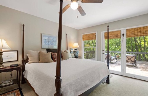 Black Mountain House | Treetop Montreat Cabin w/Creek-20 min to Asheville