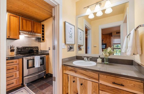 Bend Apartment | Treetop Retreat @ 7th Mountain (2bd/2bt +resort amenities)