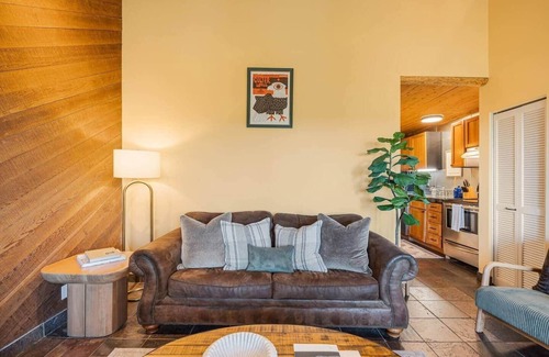 Bend Apartment | Treetop Retreat @ 7th Mountain (2bd/2bt +resort amenities)