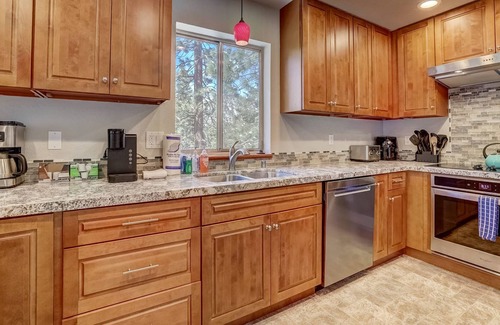 Tahoe Village House | "Treetop Vista" - Pet friendly near Heavenly Ski