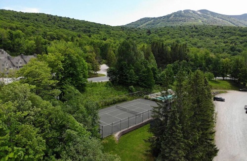 Central Vermont- Killington Condo | TreeTops- AC, Pool, Tennis, Close to Resort/Biking