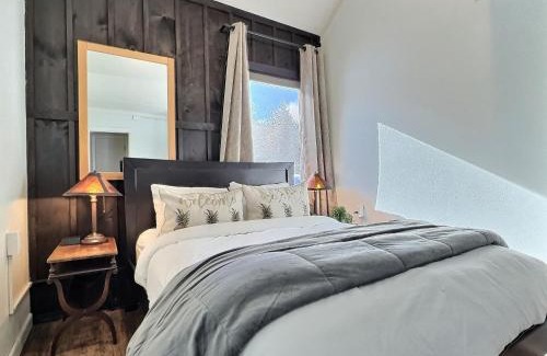 Central Vermont- Killington House | TreeTops - AC, Pool, Tennis, Close to Resort Biking